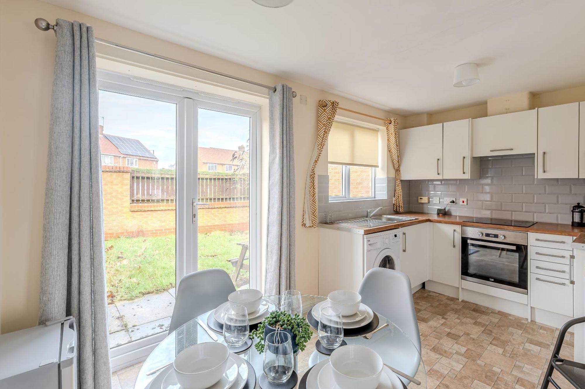 Quiet House, Prkg-3 Cars, Contractors & Families, York Centre 10Mins Villa ภายนอก รูปภาพ